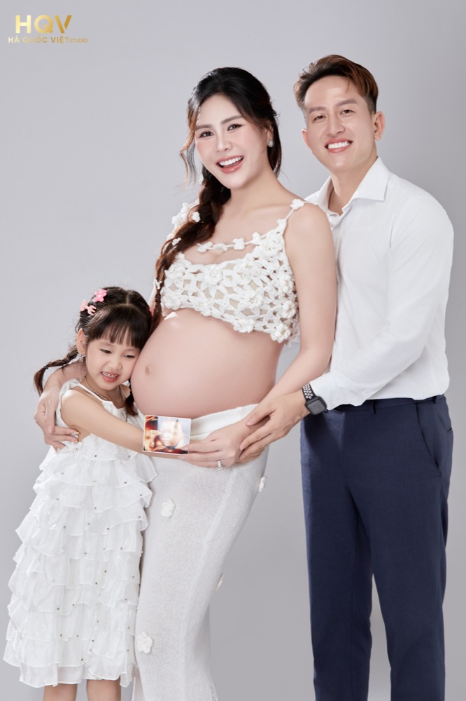 Ảnh bầu gia đình có bé